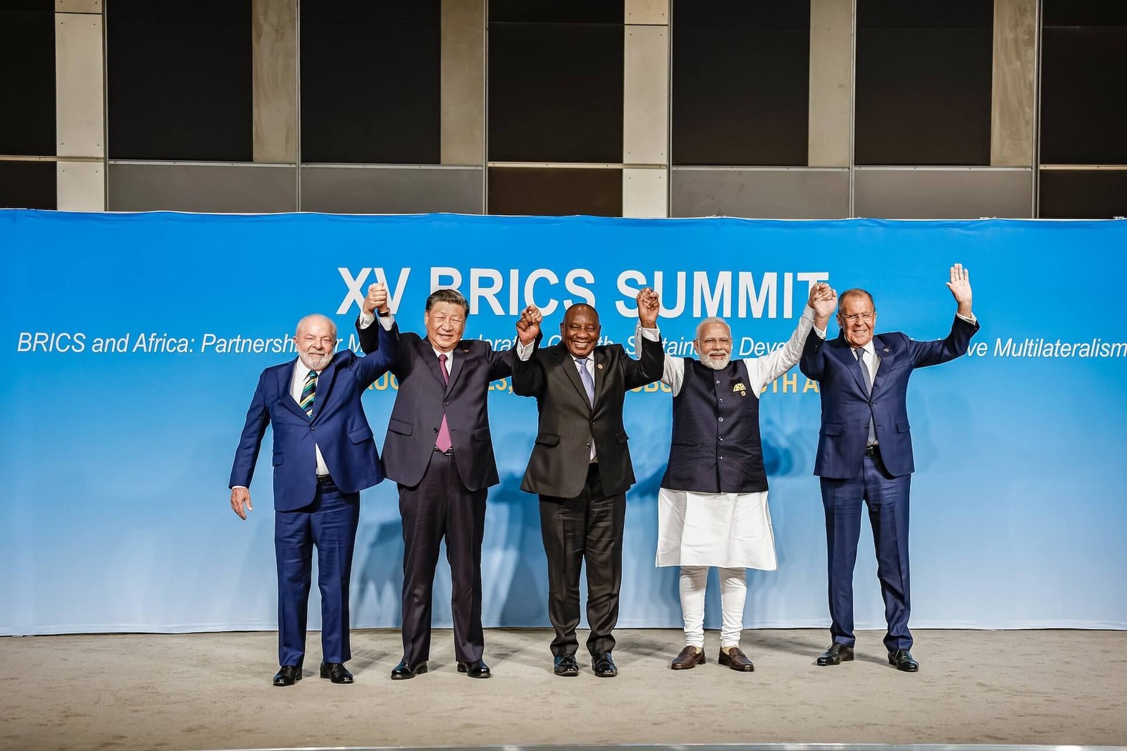 President Luiz Inácio Lula da Silva and the Presidents of the People’s Republic of China, Xi Jinping, and South Africa, Cyril Ramaphosa; the Prime Minister of India, Narendra Modi; and the Minister of Foreign Affairs of Russia, Sergey Lavrov, at the 2023 BRICS Leaders’ Summit in Johannesburg | Photo: Ricardo Stuckert/PR