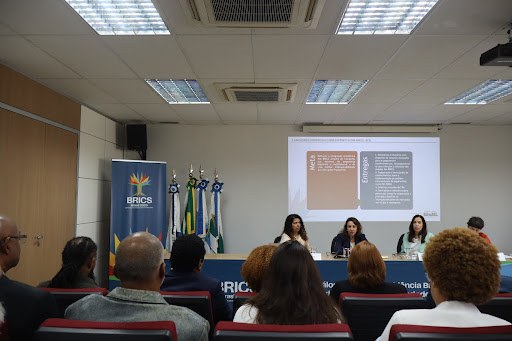 BRICS Finance Pillar meets with civil society representatives in Rio de Janeiro. Image: Everton Victor