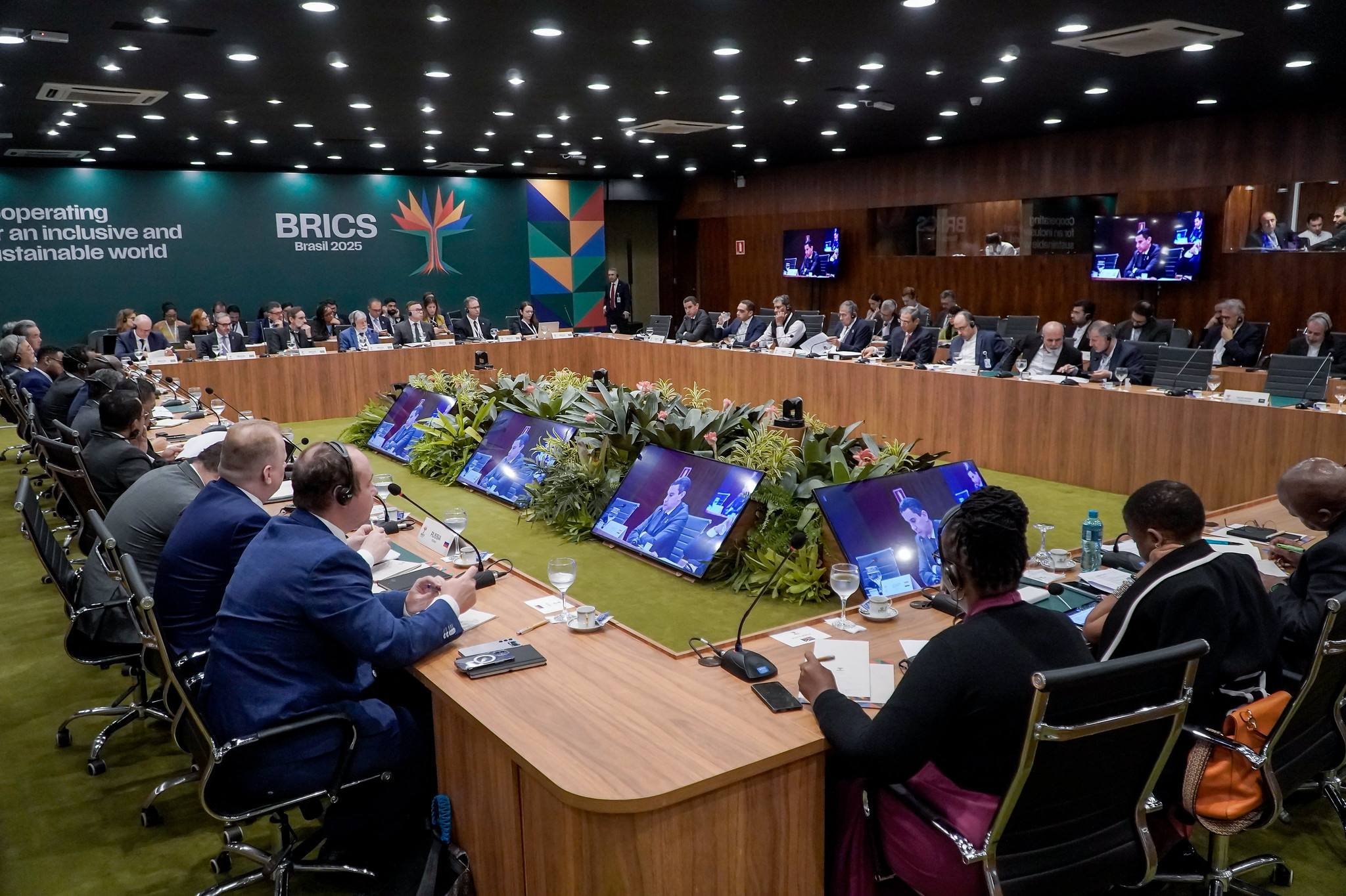 Esta é a primeira reunião no formato ampliado do BRICS, com a participação dos novos membros plenos, reforçando o peso do grupo no cenário global | Foto: Rafa Neddermeyer/BRICS Brasil/PR