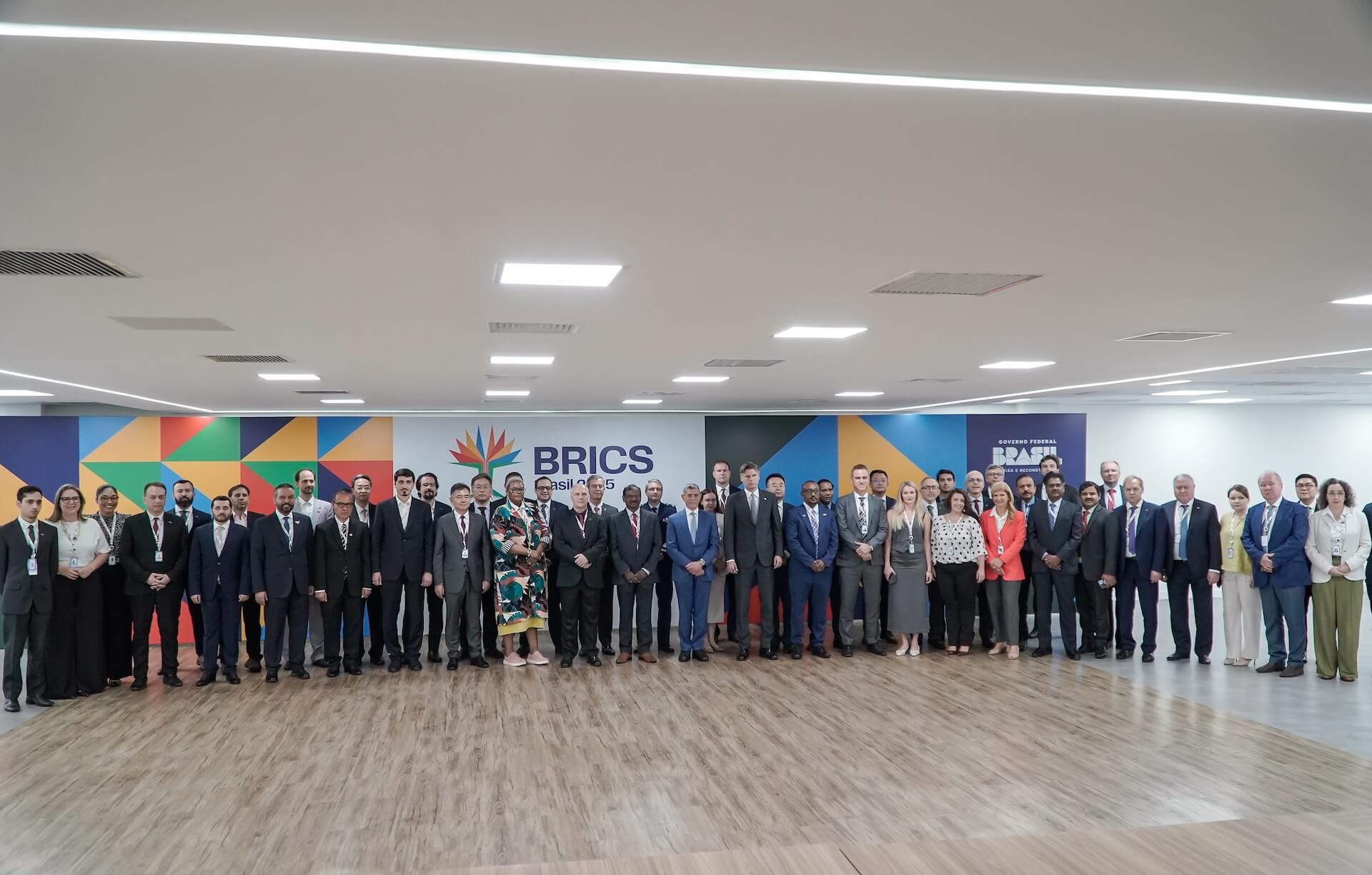 Representantes das agências espaciais do BRICS se reuniram para discutir iniciativas voltadas à redução das assimetrias tecnológicas, à promoção da sustentabilidade no espaço e ao avanço da Constelação Virtual de Satélites de Sensoriamento Remoto do BRICS | Foto: Rafa Neddermeyer/BRICS Brasil/PR