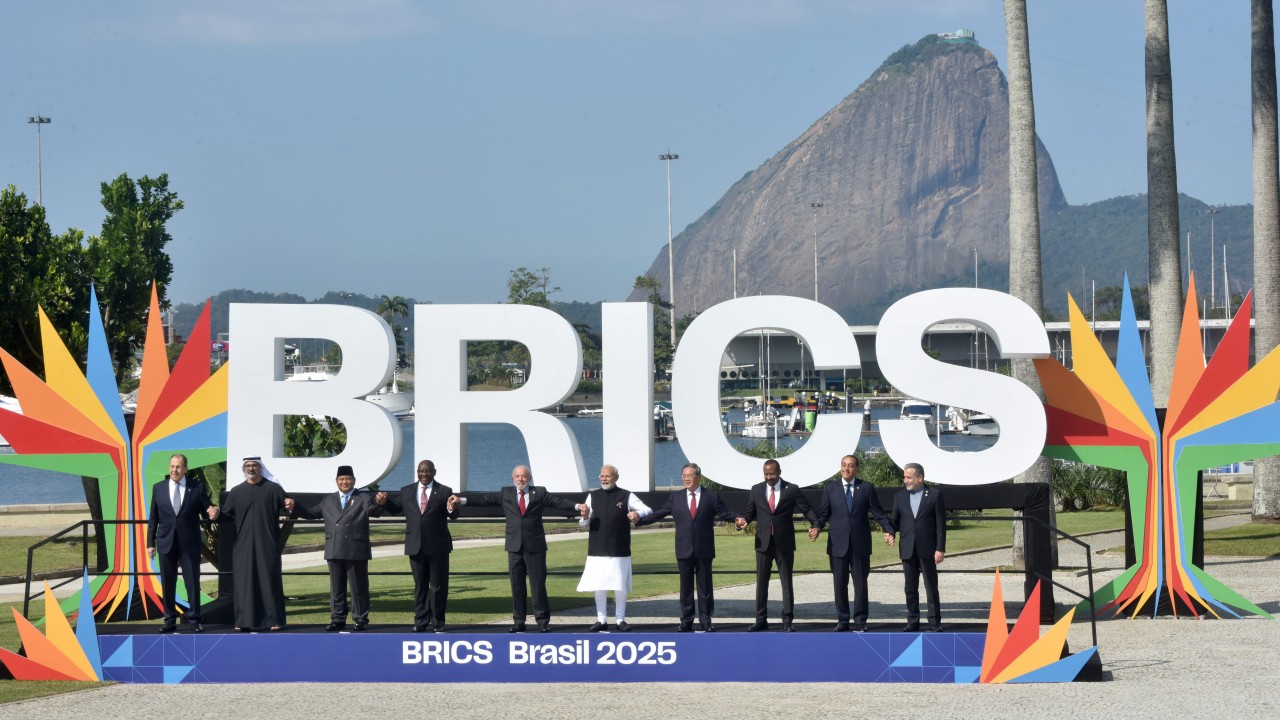 Representantes dos países-membros do BRICS concluem Declaração de Líderes, no primeiro dia da Cúpula, em 6/7 — Foto: Paulo Mumia / BRICS Brasil