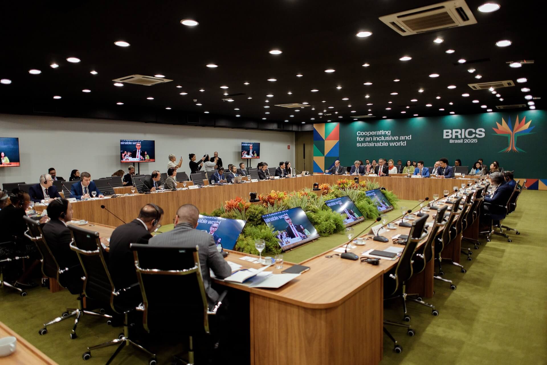 Países-membros do BRICS se reúnem no Palácio Itamaraty, em Brasília, para discutir ações frente ao aumento dos desastres naturais e seus impactos sociais | Foto: Isabela Castilho | BRICS Brasil