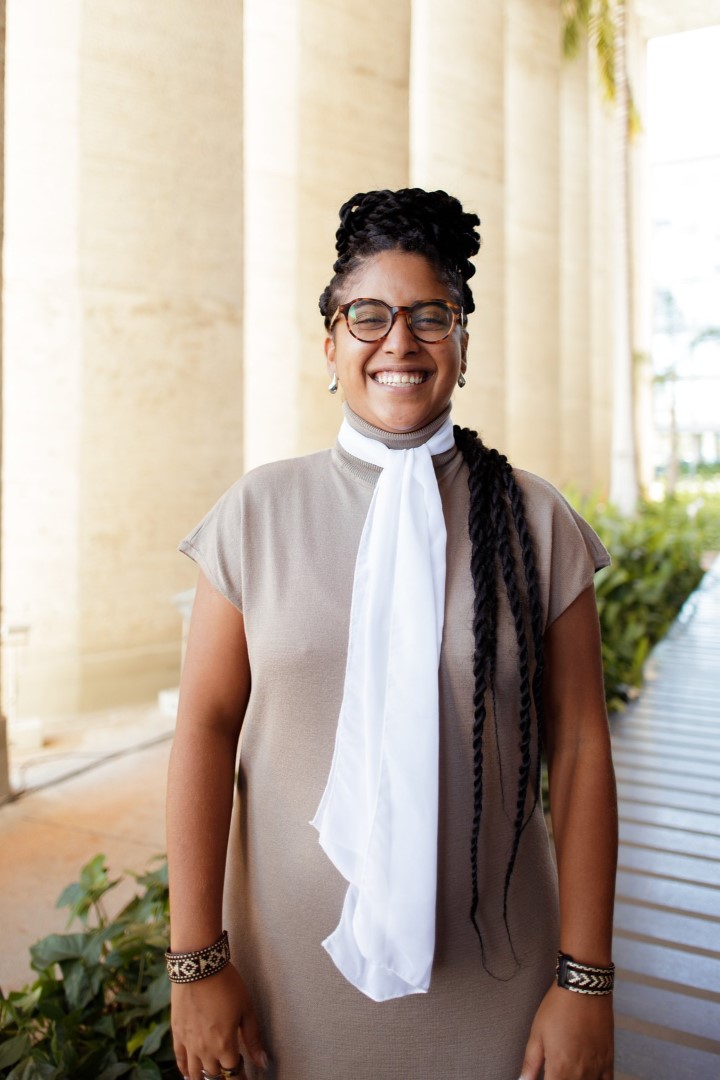 “O BRICS é um momento super importante, também pensando na COP30, porque a gente precisa que o alinhamento das juventudes chegue até lá”, diz Marcele Oliveira, jovem campeã climática da COP30. Foto: Isabela Castilho / BRICS Brasil