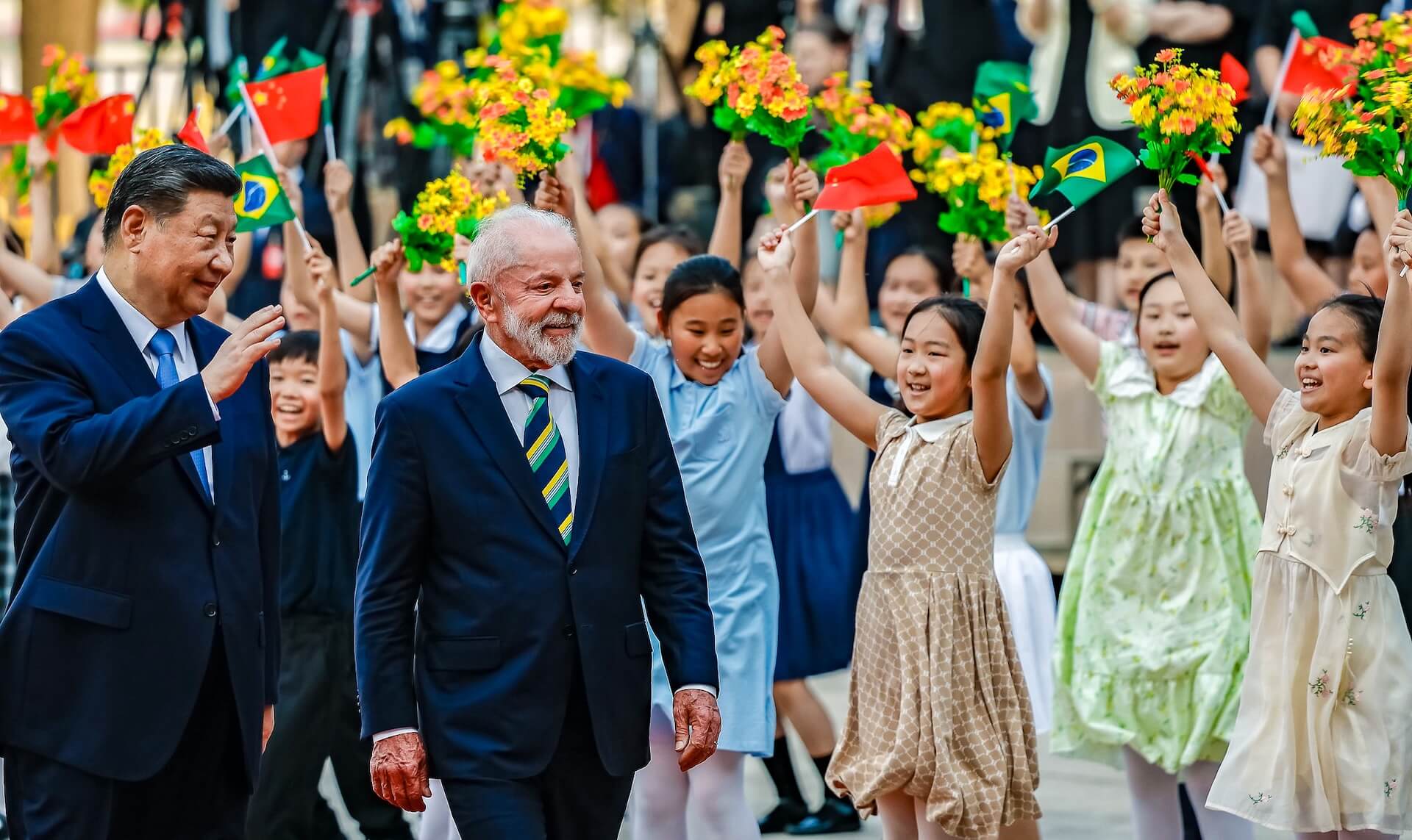 Presidente da República, Luiz Inácio Lula da Silva e o Presidente da República Popular da China, Xi Jinping, durante a cerimônia de assinatura de Atos, no Palácio do Povo, Pequim - China | Foto: Ricardo Stuckert / PR